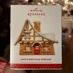 2013 Hallmark KEEPSAKE - Santa's North Pole workshop ornament